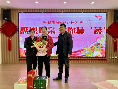 �ж�ĸ�ף�����Ī���ߡ� �����ʹ�������������չĸ�׽��߲˲廨�