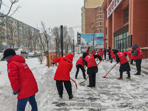 皇姑区明廉街道明北社区开展除雪志愿活动