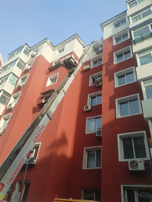 皇姑区明廉街道明北社区开展清理“冰溜子”行动