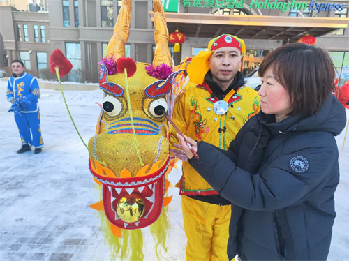 皇姑区明廉街道塔湾社区开展龙舞财神齐上阵,共绘幸福新篇章