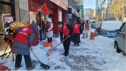 最美的雪 最暖的人 皇姑区明廉街道中海西社区党员群众齐上阵 守护安全 “有温度”