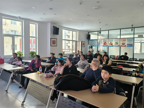 皇姑区明廉街道明北社区开展“周末影院”观影活动