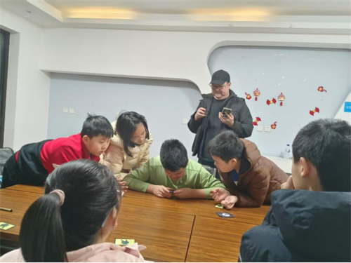 “放下手机,拥抱真实社交生活” 皇姑区明廉街道中海东社区假期主题活动