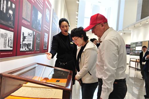 ���ܶ����㼣���������з�չ�ɾ͵�������չ����������ͼ��ݿ�չ