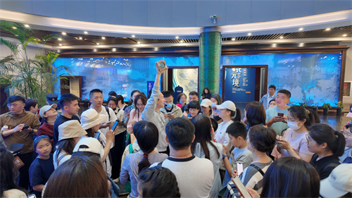 董臻在沈阳博物馆讲解“易水寒光”特展