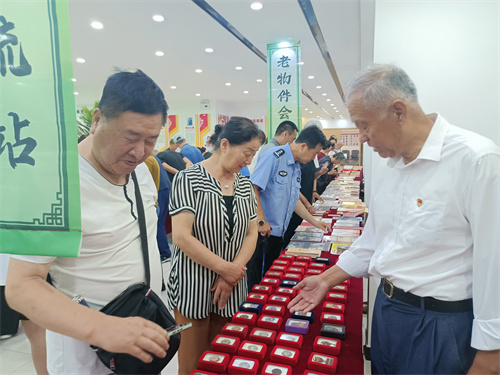 300件老物件“开口说话”!塔湾社区掀起穿越时空的文化浪潮