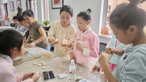 ʢ����������죬��Բ����ӭ����