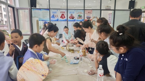 ʢ����������죬��Բ����ӭ����