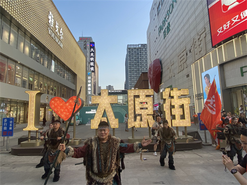 “东北超有戏 鸡西欢迎你”——鸡西文旅快闪燃动沈阳中山广场、太原街、西塔夜市