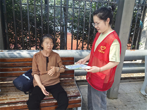 皇姑区明廉街道天山社区:“净护社区环境 抵制有害信息”扫黄打非宣传活动