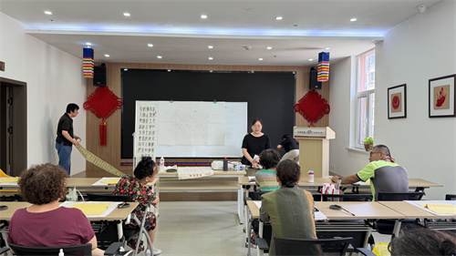 翰墨相融聚书香 以文化人促提升——明北社区幸福教育课堂开展书法交流活动