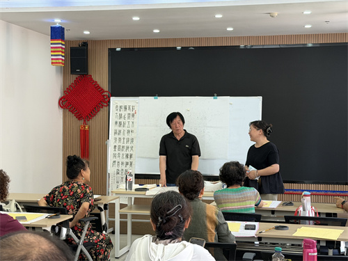 翰墨相融聚书香 以文化人促提升——明北社区幸福教育课堂开展书法交流活动