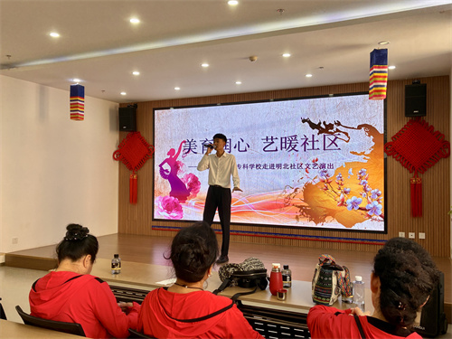 �������� ��ů���� ��������ʦ���ߵ�ר��ѧУ�߽��ʹ��������ֵ�����������չ�����ݳ��